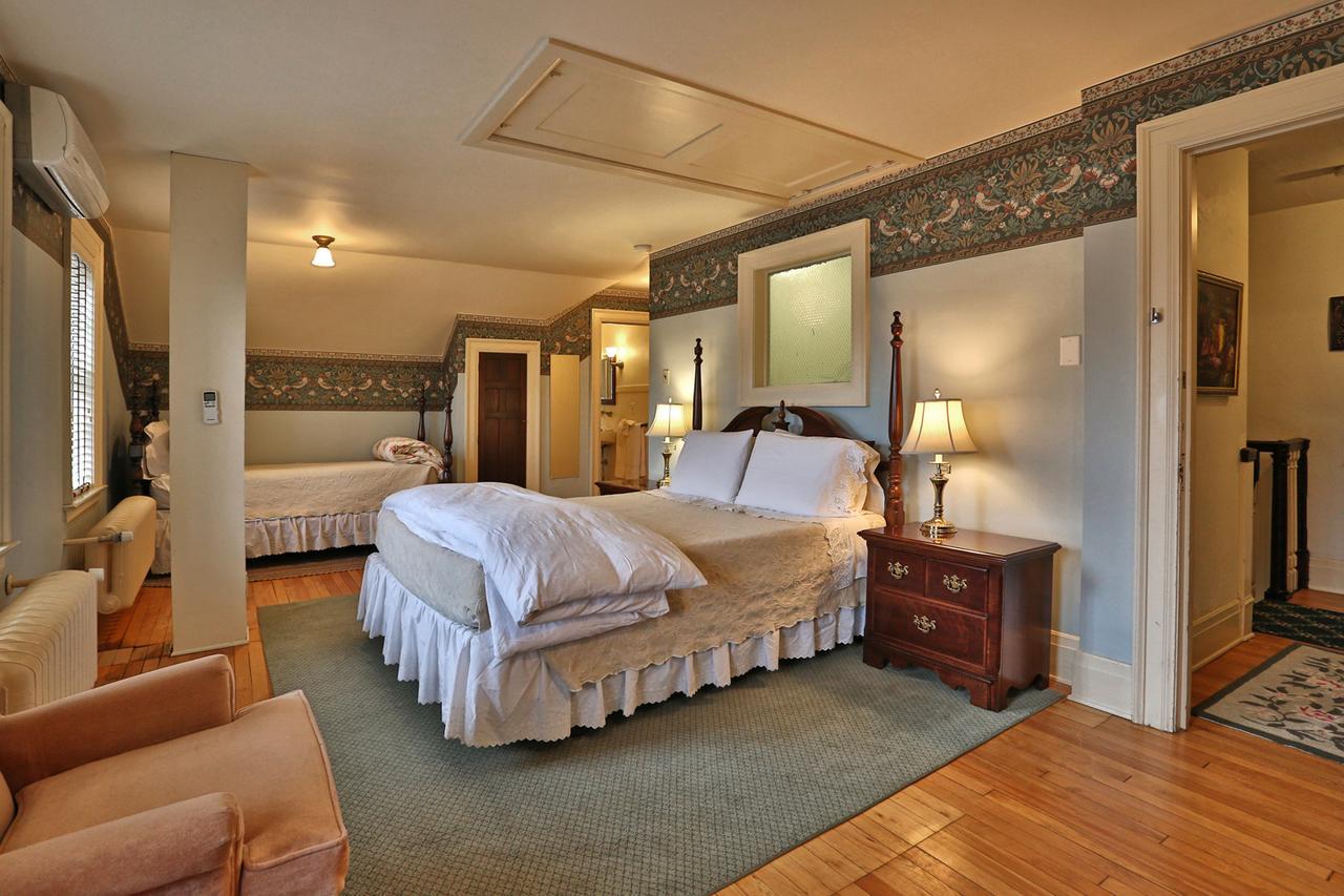 Stone Chalet Bed & Breakfast Inn Ann Arbor Buitenkant foto